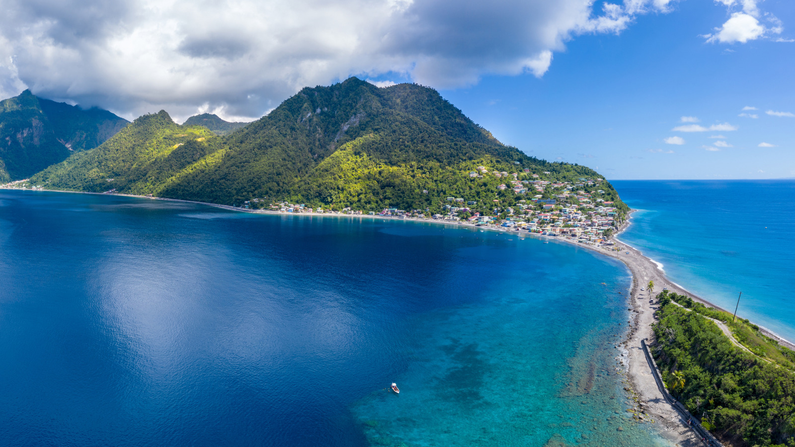 La destination des Caraïbes à la croissance la plus rapide est une île paradisiaque avec des cascades magiques