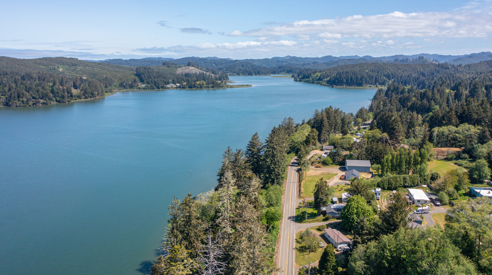 La plus grande baie de la côte de l'Oregon est une destination charmante avec des vues magnifiques