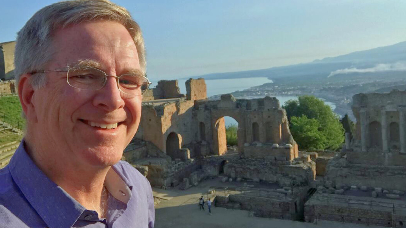 Le drapeau rouge Rick Steves avertit les touristes de faire attention aux marchés européens