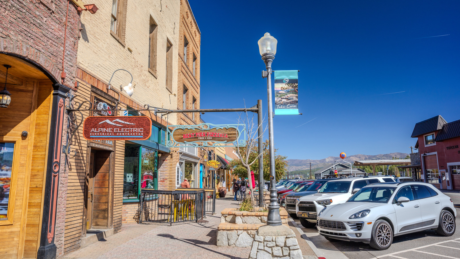 Cette charmante ville californienne offre de nombreux sentiers et terrains de camping près du lac Tahoe