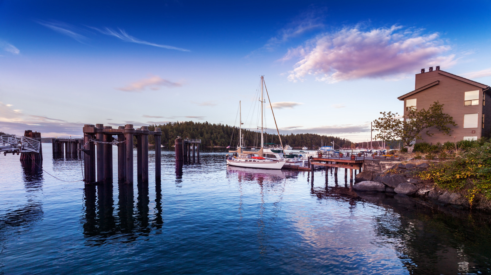 Une belle ville côtière de Washington offre de nombreux paysages et divertissements en plein air