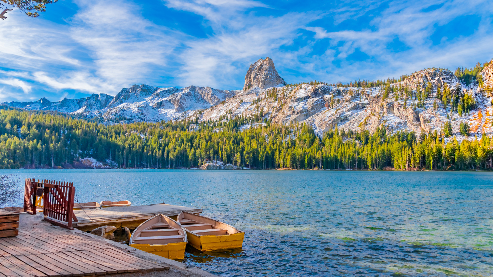 Vous visitez le parc national de Yosemite? Cette ville lacustre voisine est une visite incontournable