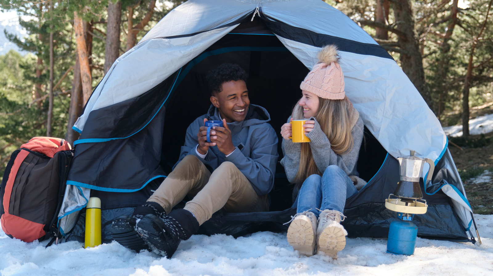 Pourquoi les campeurs ne devraient jamais manger de neige, selon les médecins et les survivants