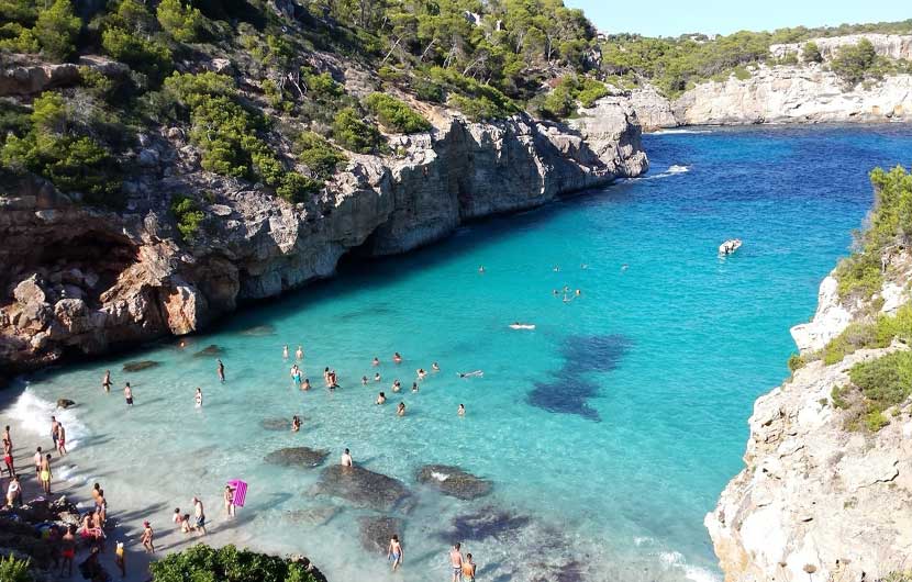 Meilleures plages et criques adaptées aux bateaux en Espagne